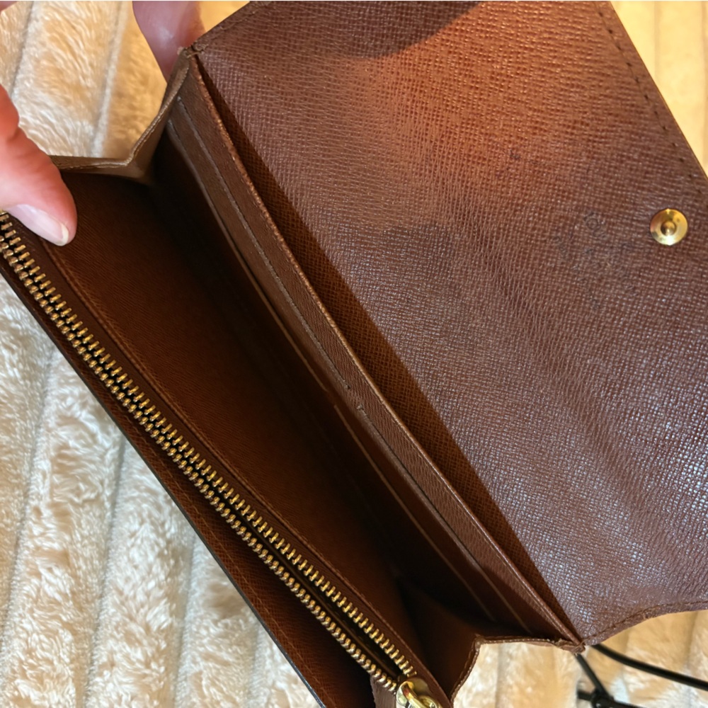 ✨ Authentic Vintage Louis Vuitton Monogram Wallet ✨ - Picture 3 of 9